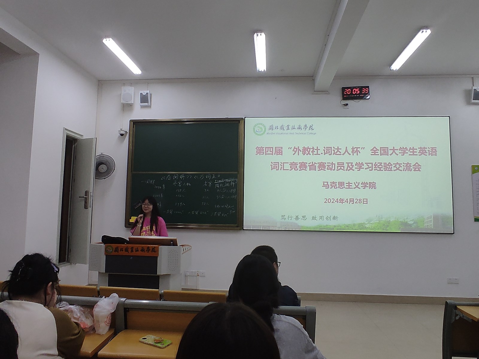 王锦妍.jpg