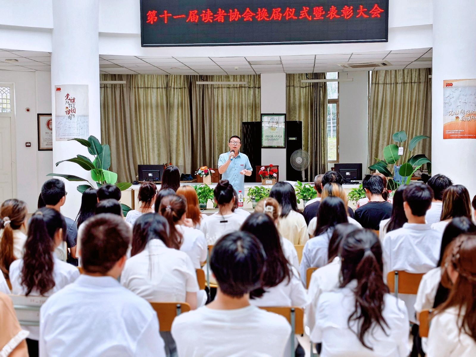 馆长发言.jpg 馆长发言.jpg