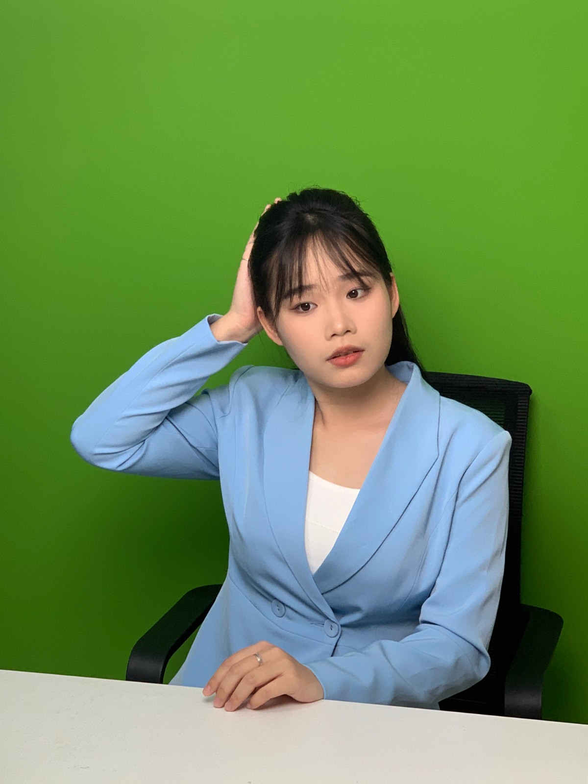 周思颜-实训照.jpg 周思颜-实训照.jpg